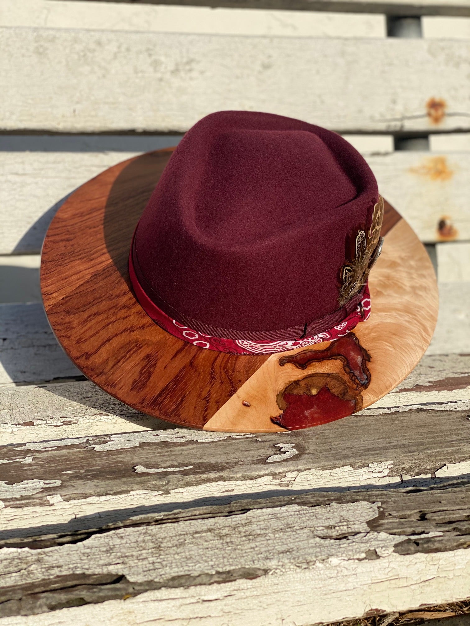 BURGUNDY DIAMOND CROWN WOOD BRIM FEDORA – The Dapper Renaissance display picture 2