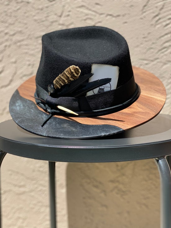 DARKNESS – The Dapper Renaissance